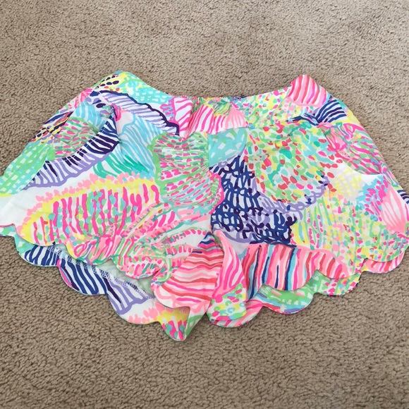 Lilly Pulitzer Pants - NWOT Lilly Pulitzer Dahlia shorts 4” inseam